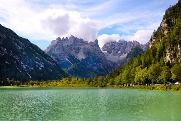 Lago di Landro, Durrensee, Dolomitas, Italia . — Foto de Stock