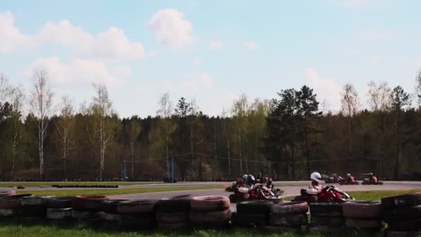 Entretenimiento Divertido Para Conductores Grupo Corredores Karts Deporte Extremo — Vídeo de stock