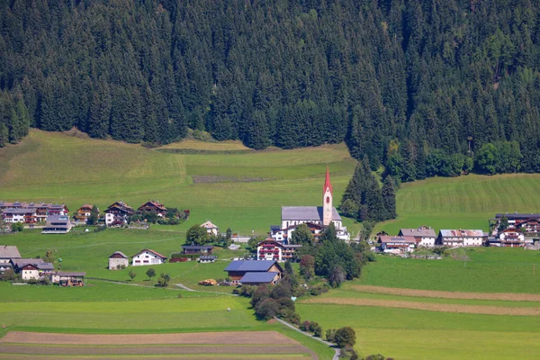 Petit Village Alpin Haut Dans Les Montagnes — Photo