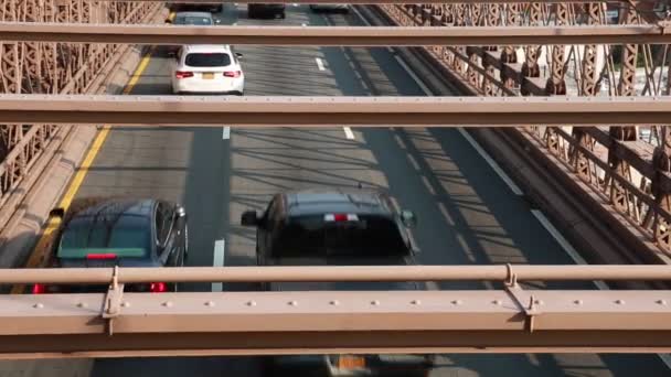 Prachtig Uitzicht Brooklyn Bridge Met Rijdende Auto New York City — Stockvideo