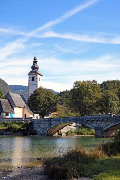 Güzel Slovenya Manzarası Bohinj Gölü Turkuaz Suyla — Stok fotoğraf