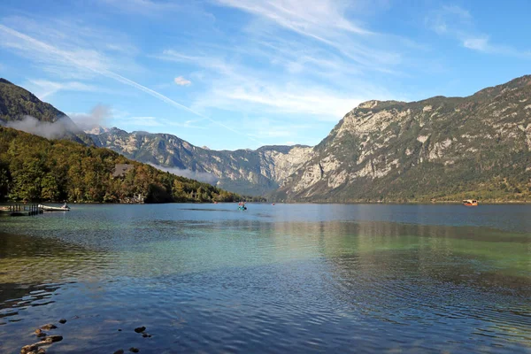 Όμορφη Κρυστάλλινα Νερά Στη Λίμνη Bohinj Σλοβενία — Φωτογραφία Αρχείου