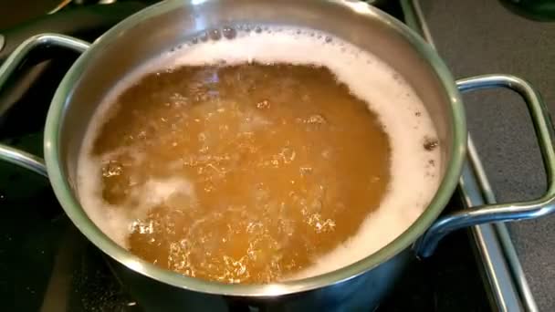 意大利面在沸水中煮沸 意大利菜 — 图库视频影像