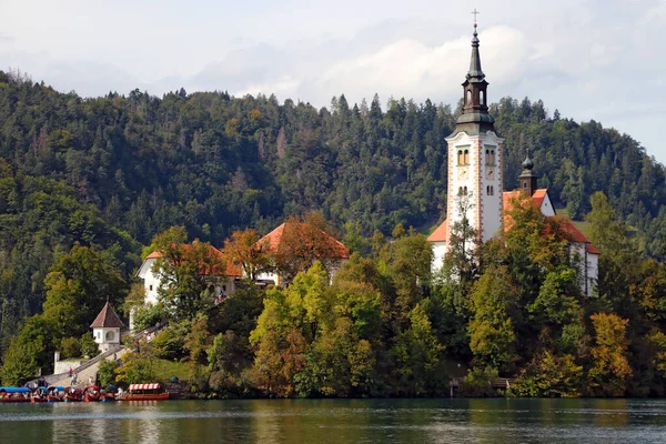 Bela Vista Lago Bled Com Igreja Peregrinação Assunção Maria Uma — Fotografia de Stock