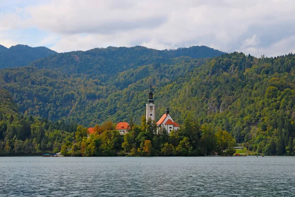 Bela Vista Lago Bled Com Igreja Peregrinação Assunção Maria Uma — Fotografia de Stock