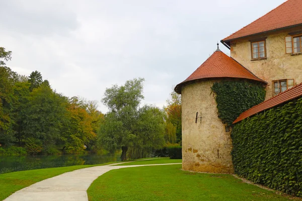 A beautiful view of the old castle on a cloudy day