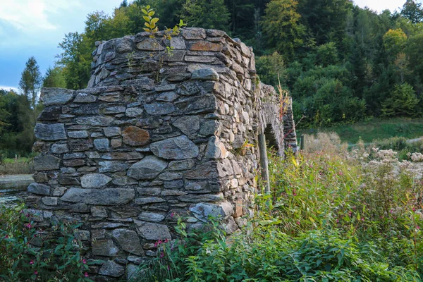 Taş bir savunma duvarının parçası. Yakın plan.
