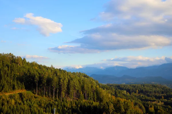 Schöne Sicht Auf Die Berge Bei Sonnenuntergang — Stockfoto