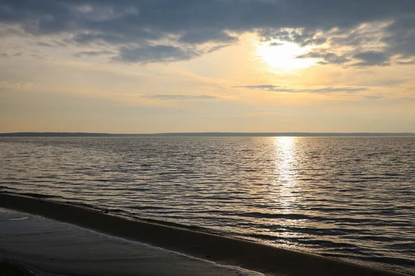 Bel Tramonto Riva Mare Cielo Scuro — Foto Stock