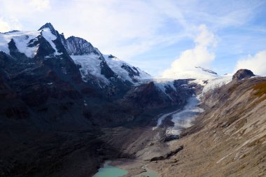 Grossglockner 'ın manzarası. Avusturya 'nın en yüksek dağı.