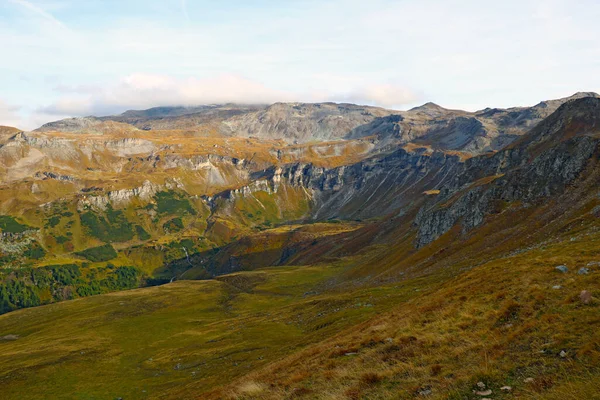 Όμορφη Θέα Στο Βουνό Μια Ηλιόλουστη Ημέρα Του Φθινοπώρου Άλπεις — Φωτογραφία Αρχείου