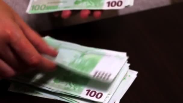 Kadın Para Sayıyor Euro Banknotları — Stok video