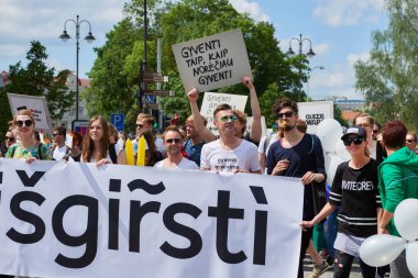 Vilnius, Litvanya-Haziran 18.2016.National lezbiyen Derneği, Eşcinsel, biseksüel ve transseksüel hakları Litvanyalı eşcinsel Birliği (Lga), Vilnius şehir sokaklarını organize gay ve lezbiyen yürüyüşlere
