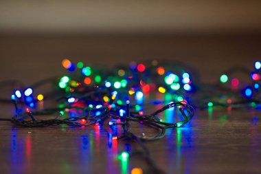 Noel çelenk, arka plan bokeh.