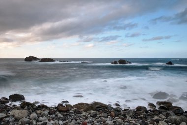 taganana kayalık sahil los roques de anaga kuzeydoğu kıyılarında tenerife, Kanarya Adaları, oluşumları ile.