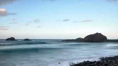 taganana kayalık sahil los roques de anaga kuzeydoğu kıyılarında tenerife, Kanarya Adaları, oluşumları ile.