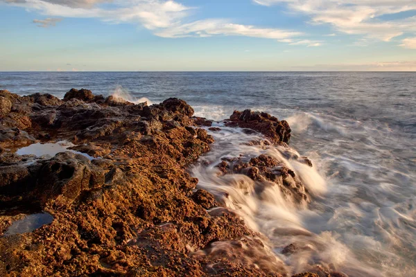 Vågorna Bryter Till Stranden Kanarieöarna Solnedgång Över Havet — Stockfoto