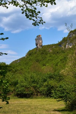 Katskhi sütunu, sütun üzerindeki Manastır, Gürcistan.