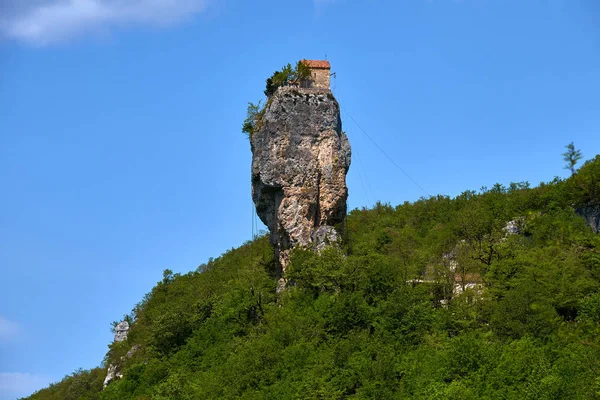 Katskhi Säule, Kloster auf Säule, Georgien. — Stockfoto