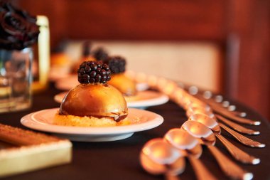 Restoranda çok güzel servis edilen bir masa..