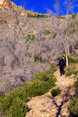 Dağları manzaraları ile hiking insan grupları
