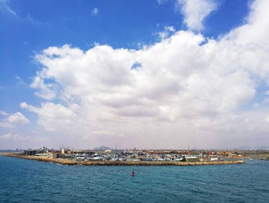 Küçük liman İspanya teknelerin tam havadan görünümü.