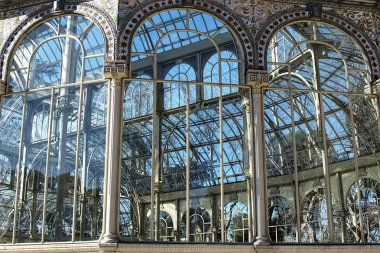 Madrid, İspanya Retiro parkının cam Sarayı'nın mimari yapısı.