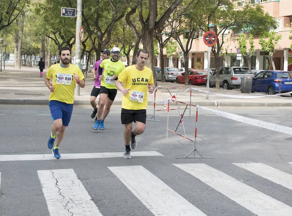 Carrera solidaria en Murcia, 24 de marzo de 2019: Primera carrera solidaria en las calles de Murcia en España . — Foto de Stock