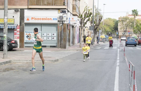 Solidaire race in Murcia, 24 maart 2019: eerste solidariteit race in de straten van Murcia in Spanje. — Stockfoto