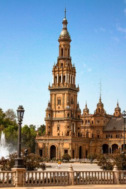 İspanya, Seville. İspanya Meydanı bir İspanya Rönesans Revival tarzda bir Simgesel Yapı örneği.