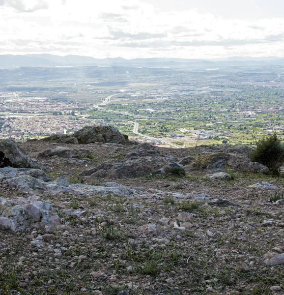 Stadsgezicht luchtfoto van de stad Murcia, uit de bergen tijdens een prachtige zonsondergang. — Stockfoto