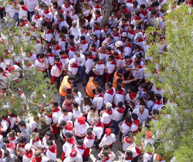 Caravaca de la Cruz, İspanya, 2 Mayıs 2019: Caballos Del Vino'da at yarışı.