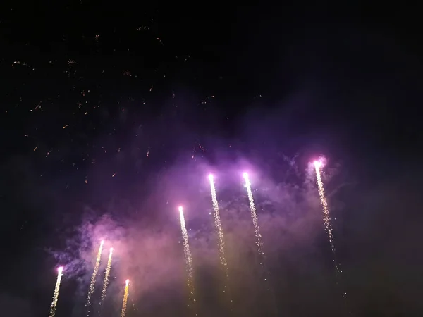 Purple fireworks trail in the night sky. — Stock Photo, Image