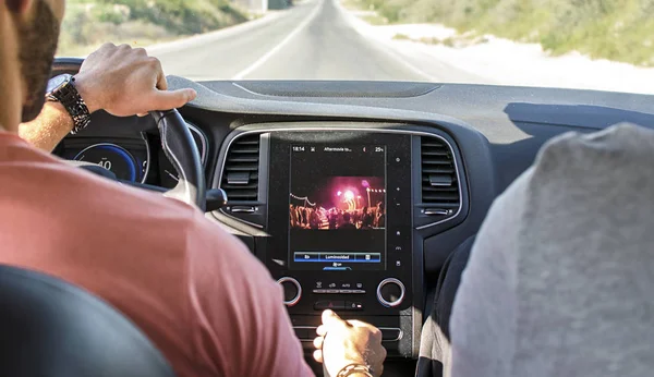 GPS izci monitör navigasyon ile sürüş araba