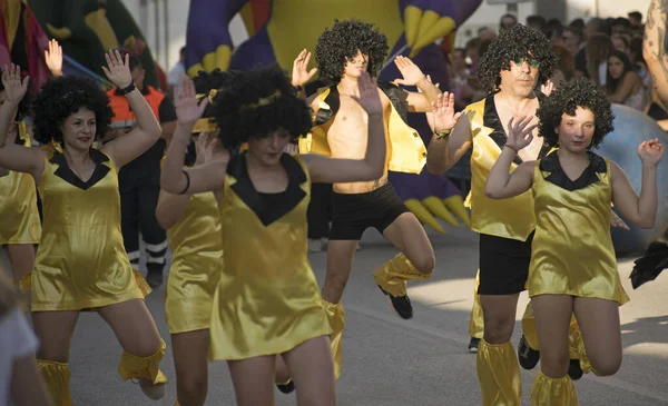 Murcia, Spain, October 5, 2019: Traditional dance at parade celebration in Spanish traditional date party. Spanish dancer dancing and celebrating at Murcia streets. People having fun in Spain. — Stock Photo, Image