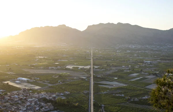 Water transfer from Tajo river to Segura river in Spain. Cityscape of Murcia. Communications of the pipeline above the ground in landscape at sunset. — Stockfoto