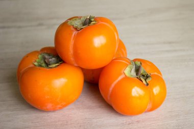 Taze olgun Trabzon hurması, Trabzon hurması. Kışın vitaminler