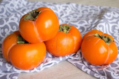 Taze olgun Trabzon hurması, Trabzon hurması. Kışın vitaminler