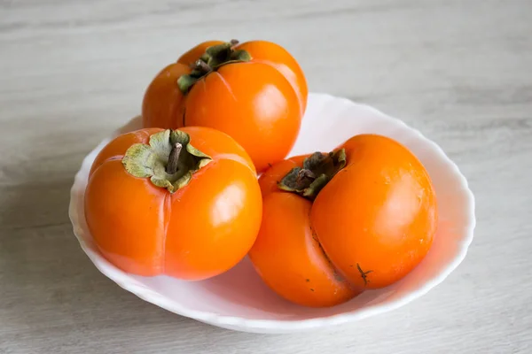 Taze olgun Trabzon hurması, Trabzon hurması. Kışın vitaminler