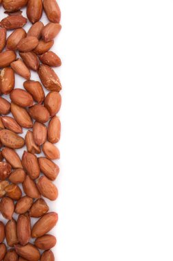 Fıstık, arka plan veya dokular için. Kaplarda Kabuklu fıstık. Beyaz arka plan üzerinde izole fıstık