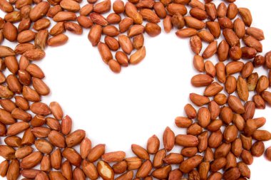 Fıstık, arka plan veya dokular için. Kaplarda Kabuklu fıstık. Beyaz arka plan üzerinde izole fıstık