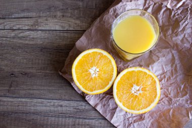 Portakal suyu, portakallı yaz kokteyli. Portakal dilimi. Güzel kokteyl.