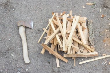 Tasarım konsepti için yakacak odun ve topro kırdım. Doğa konsepti arka planı.