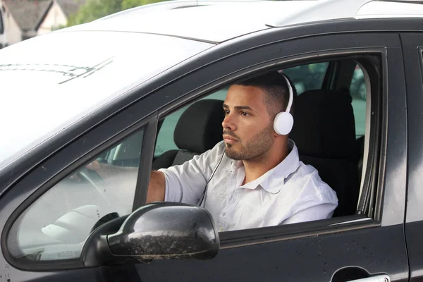 yorgun sürücü dinleme müzik kulaklık