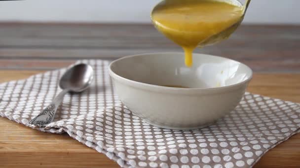 Female hands serve pumpkin and carrot soup in bowl with dill and spicies on a kitchen. — Stock Footage Female hands serve pumpkin and carrot soup in bowl with dill and spicies on a kitchen. Video Clip
