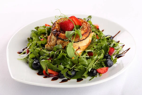 Delicious Salad Goat Cheese Vegetables — Stock Photo, Image