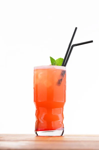 Kalter Alkohol Cocktail Mit Grenadine Und Eiswürfeln — Stockfoto