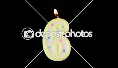 6 numaralı şeklinde Wax mum yakıyor. Video Doğum günün için güzel bir ek.