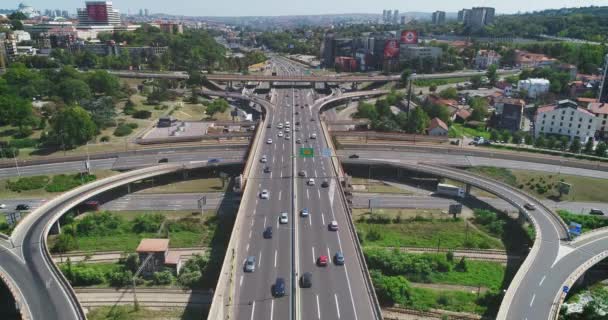 Verkehrsknoten Straße Autos Lastwagen Kamera Fährt Über Die Straße — Stockvideo