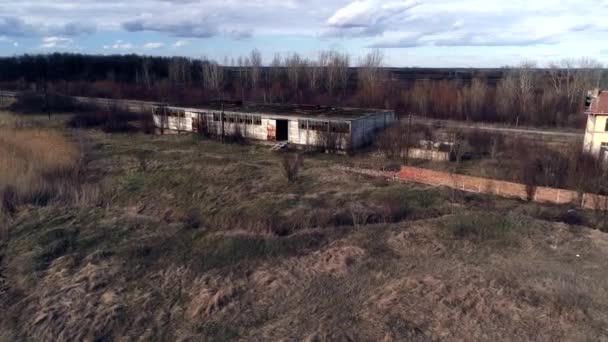 Fabrik Baufällig Verlassen Kamera Fliegt Vor Nähert Sich Drohnenschuss Schöner — Stockvideo